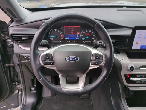 Certified 2023 Ford Explorer XLT image 12