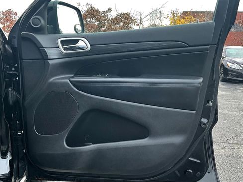 Used 2020 Jeep Grand Cherokee Laredo image 12