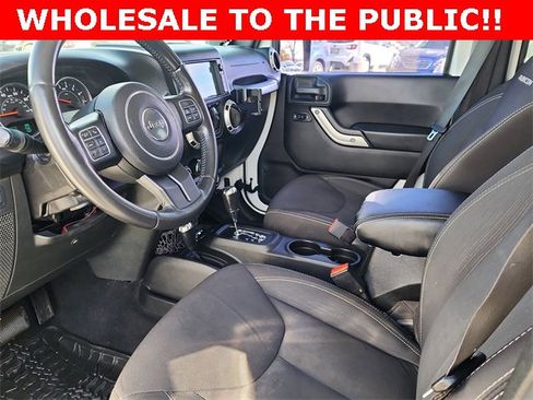 Used 2015 Jeep Wrangler Unlimited Rubicon w/ Connectivity Group image 12