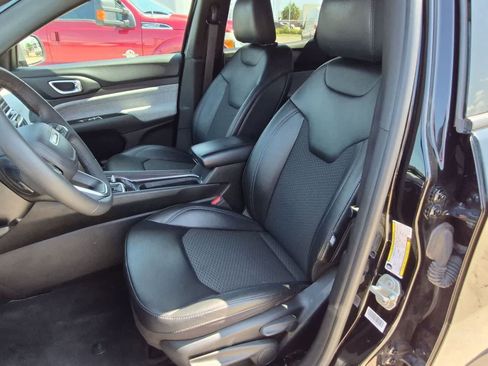 Used 2024 Jeep Compass Latitude AWD/4WD image 18