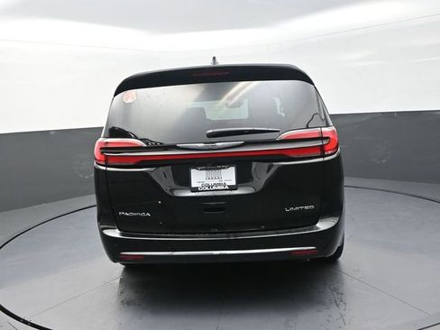 New 2026 Chrysler Pacifica Limited image 8