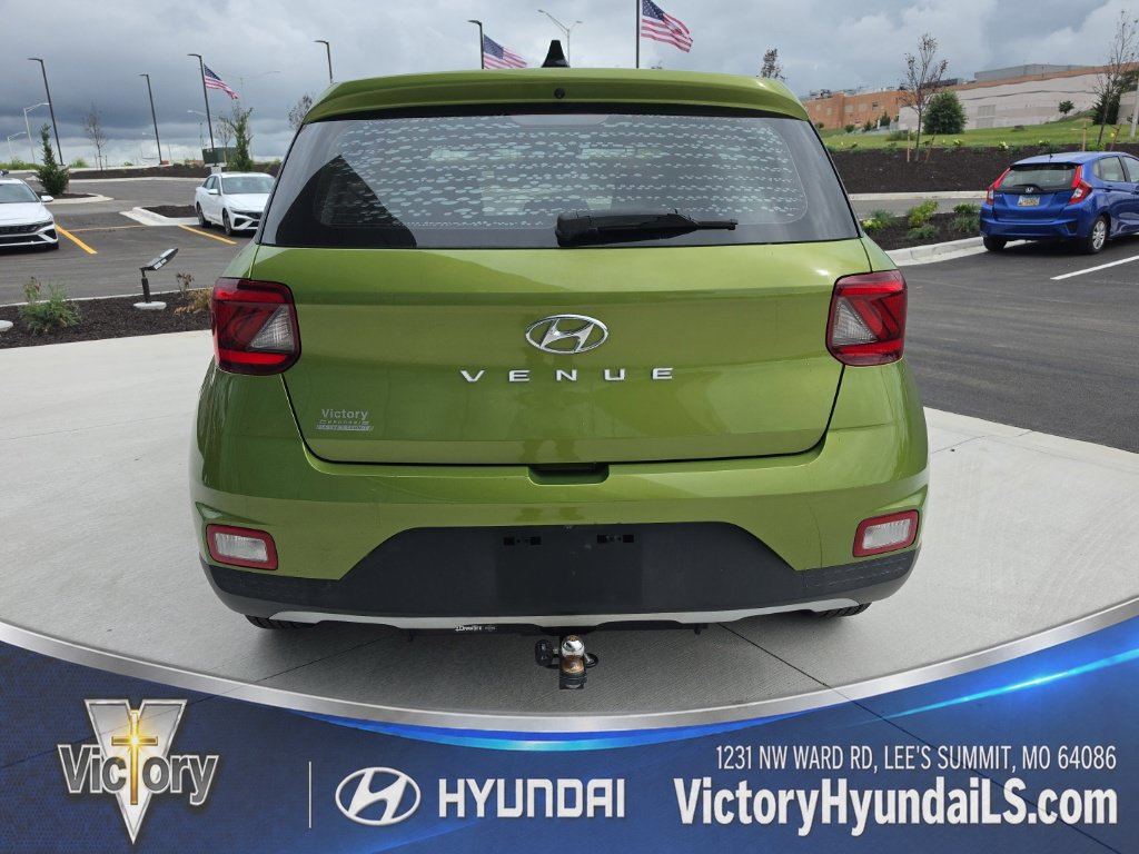 Used 2020 Hyundai Venue SE FWD image 4