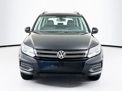 Used 2017 Volkswagen Tiguan S image 2