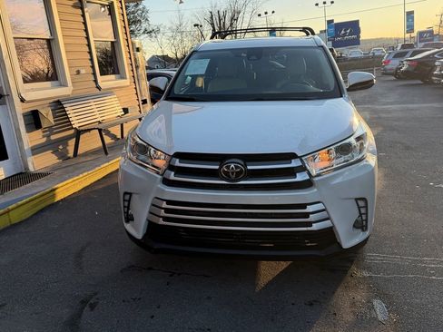 Used 2019 Toyota Highlander XLE image 8