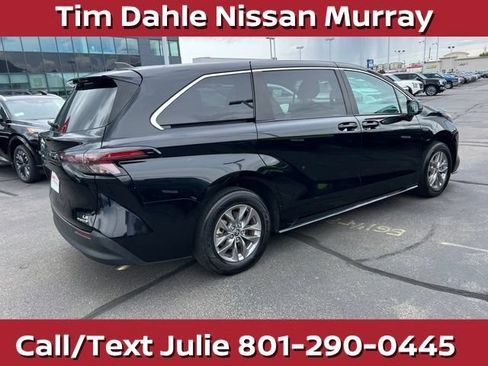 Used 2024 Toyota Sienna LE AWD/4WD image 12