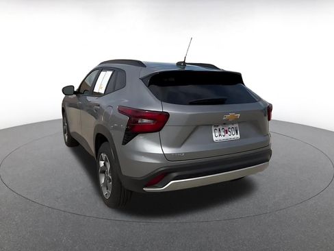 Used 2025 Chevrolet Trax LT image 9