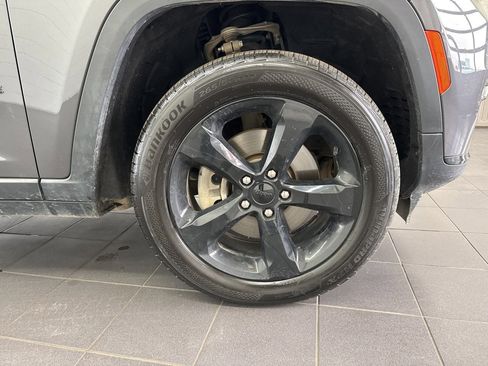 Used 2023 Jeep Grand Cherokee L Limited w/ Black Appearance Package image 57