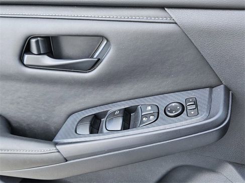 Used 2025 Nissan Sentra S image 28