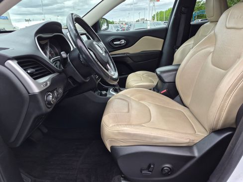 Used 2015 Jeep Cherokee Limited w/ Luxury Group AWD/4WD image 17