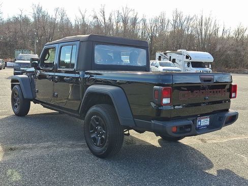Certified 2021 Jeep Gladiator Sport AWD/4WD image 8