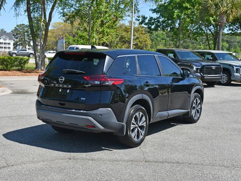 Used 2023 Nissan Rogue SV image 4