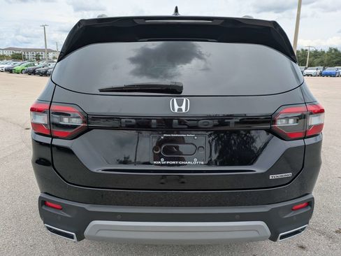 Used 2025 Honda Pilot Touring image 6