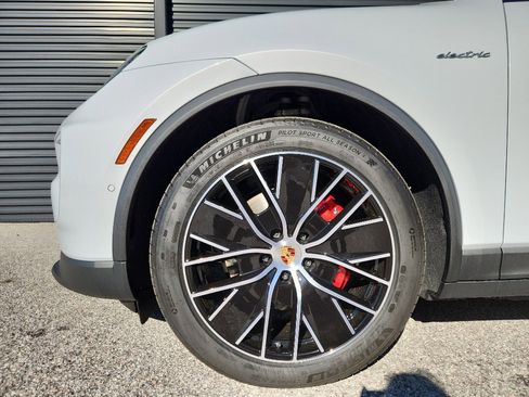 New 2026 Porsche Macan 4S Electric image 11