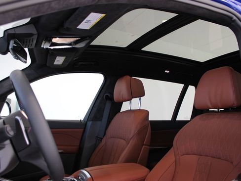 Used 2025 BMW X7 M60i image 16