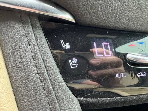 Used 2019 Cadillac XT5 Premium Luxury FWD image 10