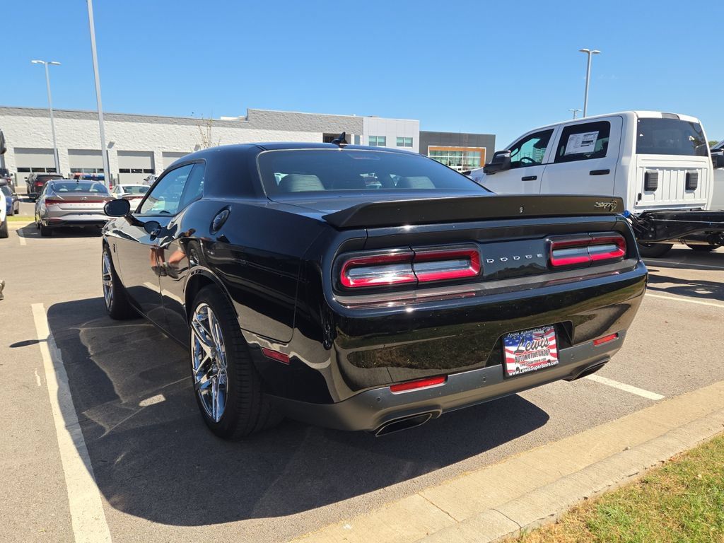 Used 2018 Dodge Challenger SRT Hellcat RWD image 2
