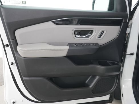 Used 2025 Honda Pilot EX-L image 24