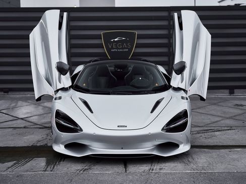 Used 2024 McLaren 750S Spider image 18