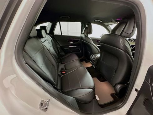 Used 2025 Mercedes-Benz GLC 300 4MATIC image 26