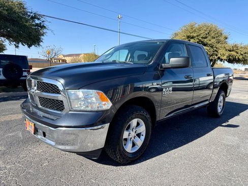 Used 2021 RAM 1500 Classic SLT image 7