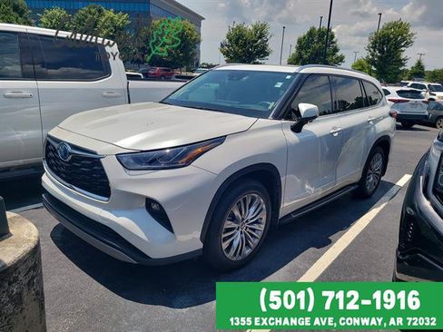 Used 2023 Toyota Highlander Platinum FWD image 1