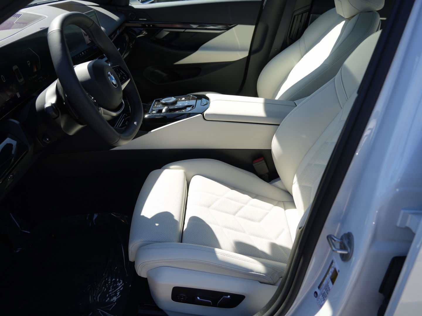 Used 2026 BMW 530i RWD image 15