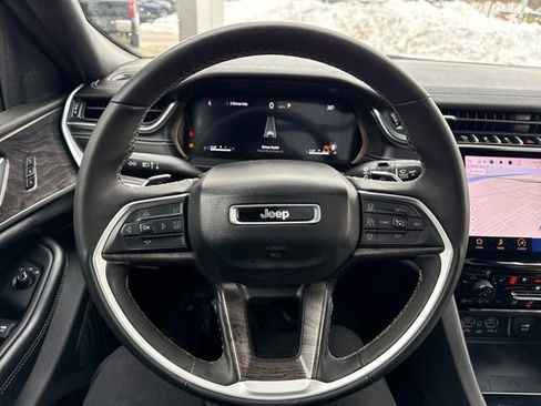 Used 2024 Jeep Grand Cherokee L Limited w/ Luxury Tech Group II image 13
