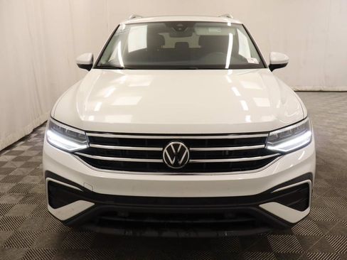 Certified 2023 Volkswagen Tiguan SE w/ Panoramic Sunroof Package FWD image 4