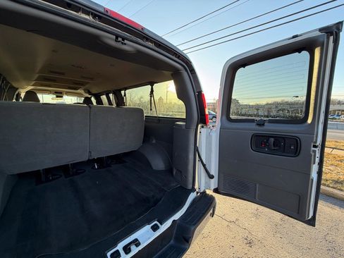 Used 2021 Chevrolet Express 3500 LT w/ LT Preferred Equipment Group image 33