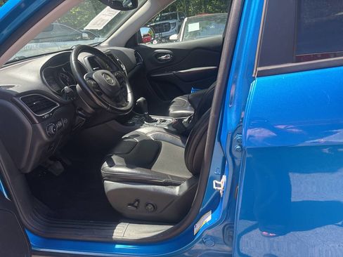 Used 2019 Jeep Cherokee Trailhawk w/ Comfort/Convenience Group AWD/4WD image 9