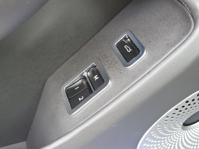 Used 2023 Bentley Flying Spur W12 AWD/4WD image 16