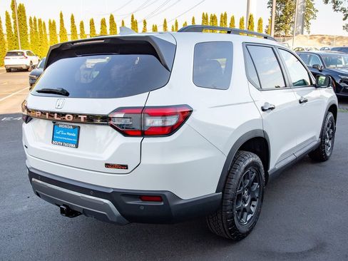 New 2026 Honda Pilot TrailSport image 6