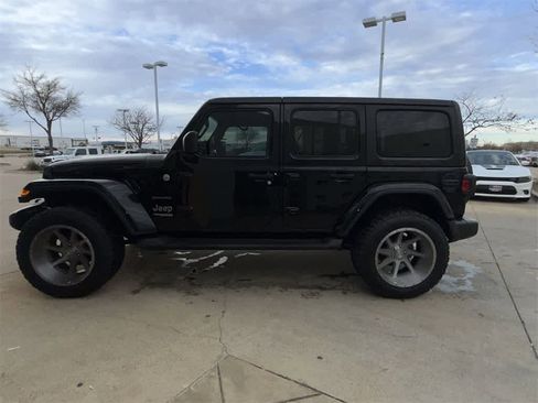 Used 2019 Jeep Wrangler Unlimited Sahara image 3