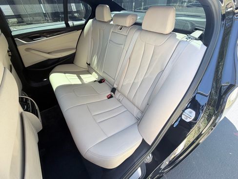Used 2018 BMW 530i RWD image 9