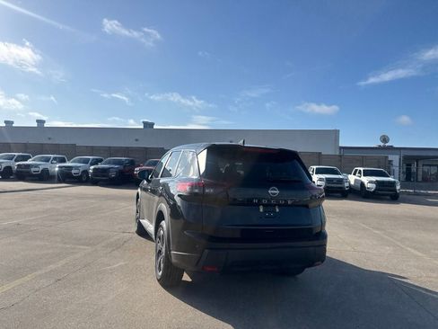 Certified 2025 Nissan Rogue SV FWD image 17