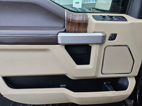 Used 2019 Ford F150 Lariat w/ Equipment Group 502A Luxury AWD/4WD image 15