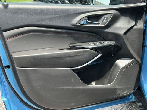 Used 2025 Chevrolet Trax RS w/ Sunroof Package FWD image 12