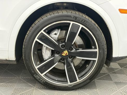 Used 2022 Porsche Cayenne Platinum Edition AWD/4WD image 34