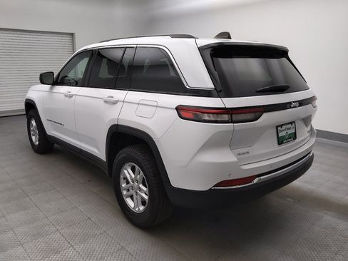Used 2023 Jeep Grand Cherokee Laredo AWD/4WD image 5