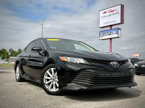 Used 2018 Toyota Camry LE w/ Convenience Package FWD image 1
