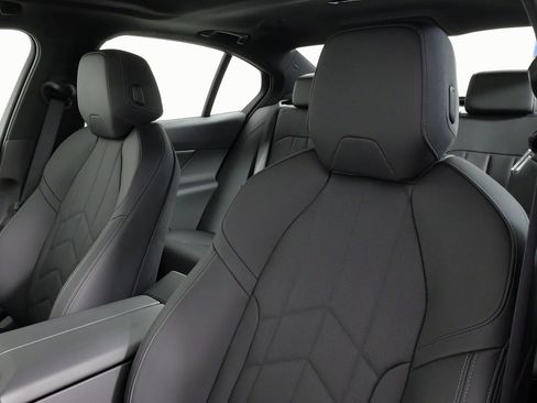 Used 2024 BMW 530i image 35