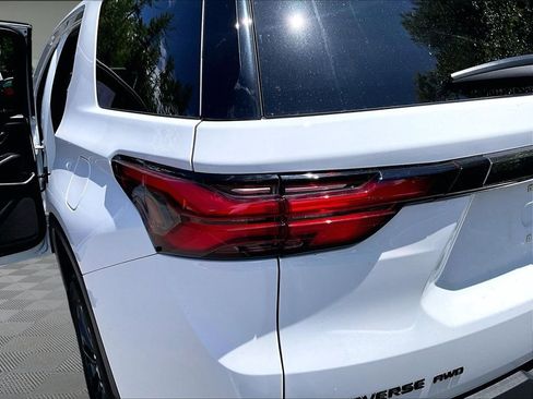 Used 2023 Chevrolet Traverse RS AWD/4WD image 27