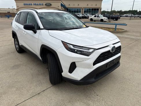 Used 2024 Toyota RAV4 LE AWD/4WD image 18