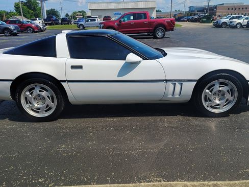Used 1990 Chevrolet Corvette Coupe RWD image 4
