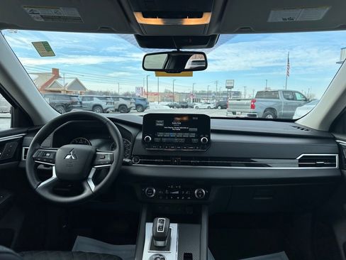 Used 2022 Mitsubishi Outlander SEL image 11