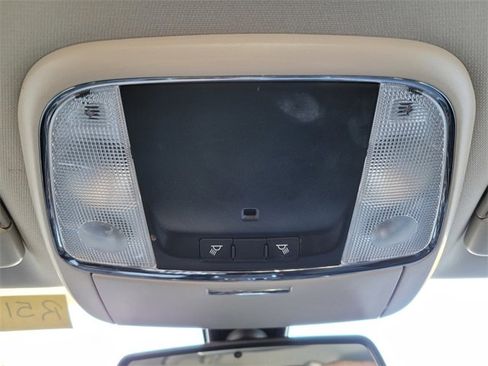 Used 2022 Chrysler 300 Touring image 19