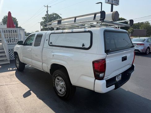 Used 2023 Toyota Tacoma SR w/ SR Convenience Package RWD image 5