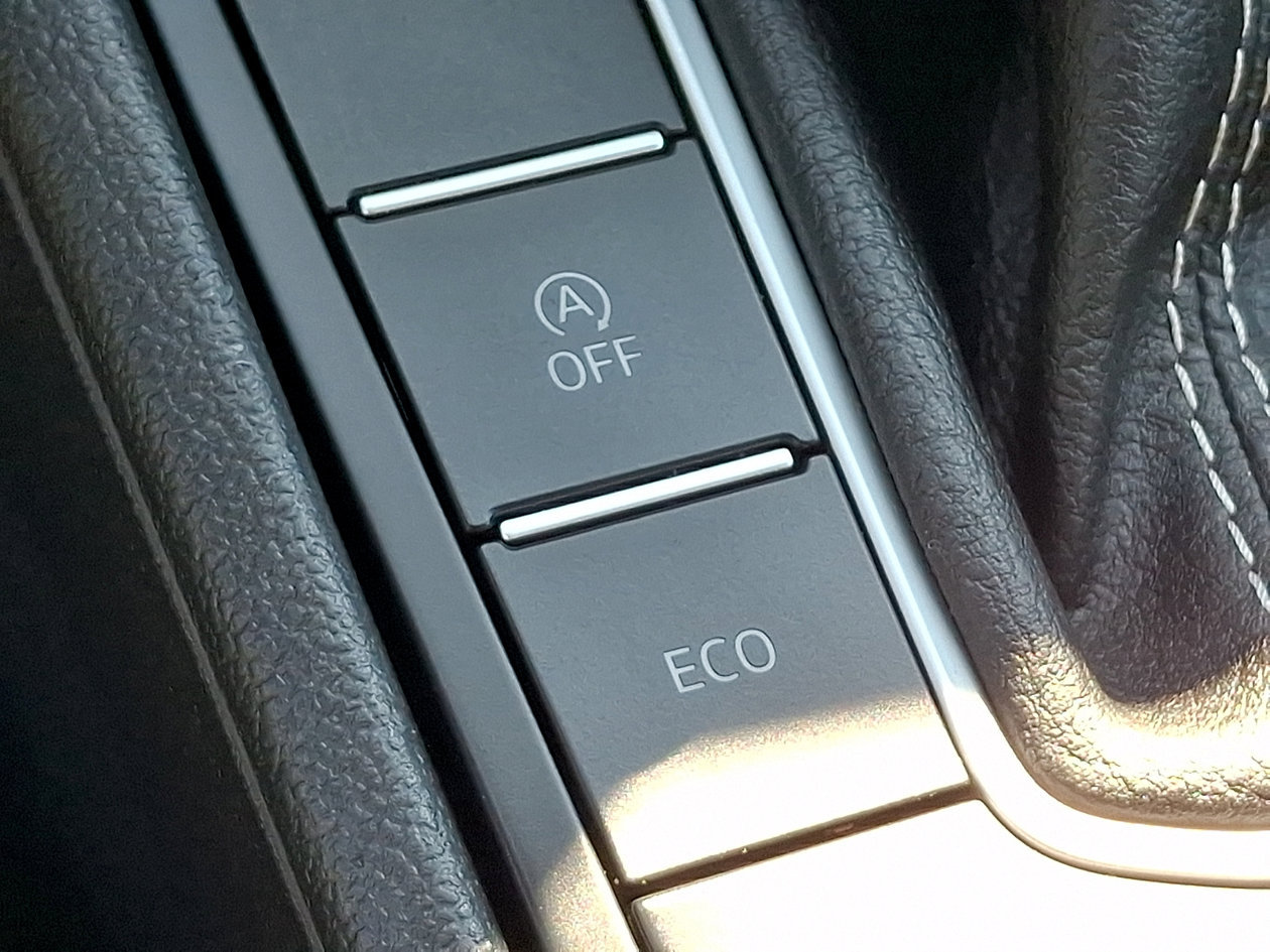 Used 2025 Volkswagen Jetta SE FWD image 27