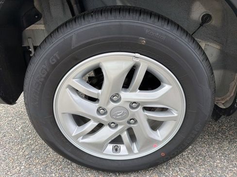 Certified 2026 Hyundai Venue SE image 38