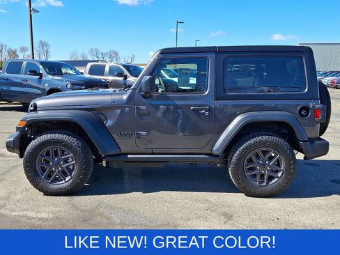 Used 2026 Jeep Wrangler Sport AWD/4WD image 4